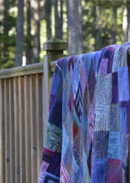 Mitred squares knitted blanket pattern
