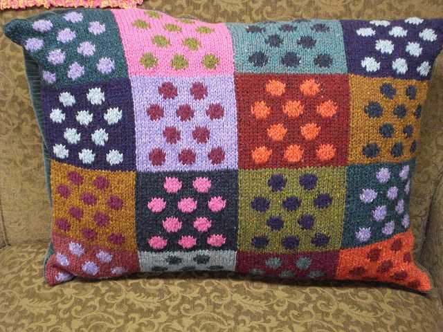Polka dot knitting pattern
