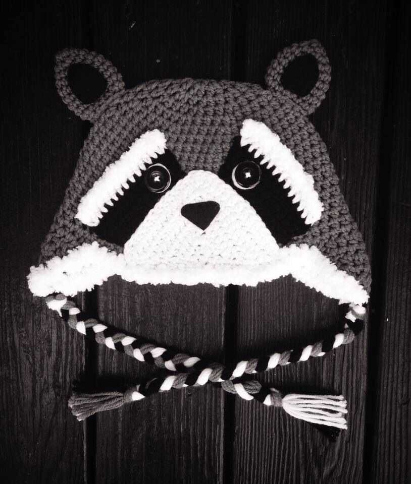 Raccoon hat knitting pattern
