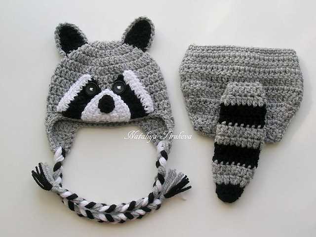 Raccoon hat knitting pattern