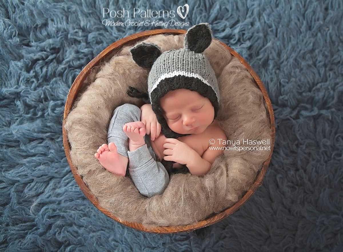 Raccoon hat knitting pattern