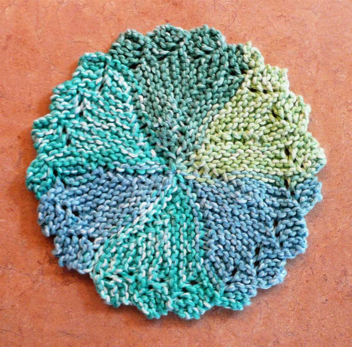 Round knitted dishcloth pattern