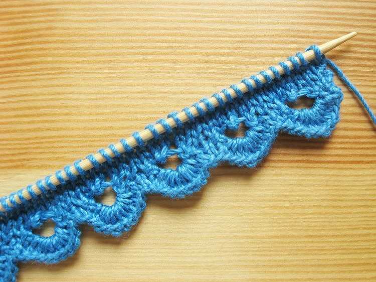 Scalloped scarf knitting pattern