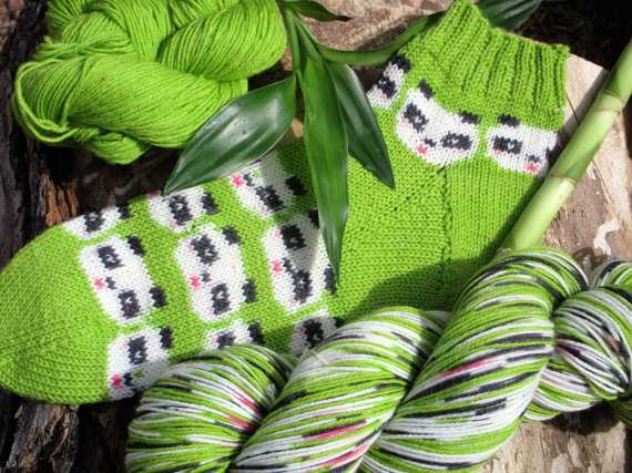 Self-striping yarn knitting patterns