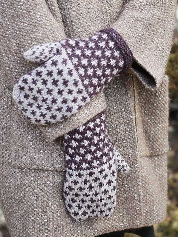 Shark mittens knitting pattern