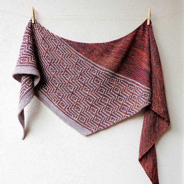Simple knitted shawl pattern