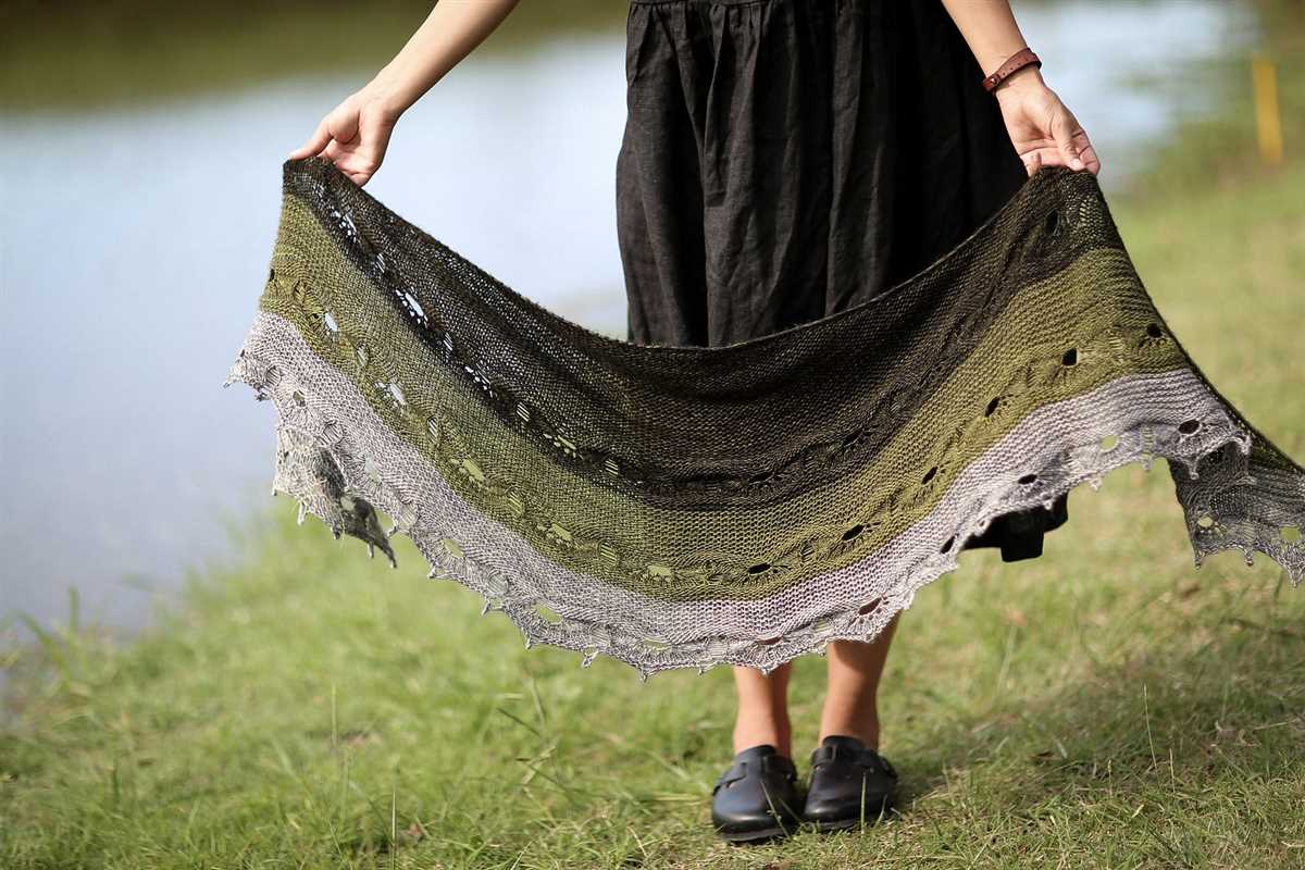 Simple knitted shawl pattern