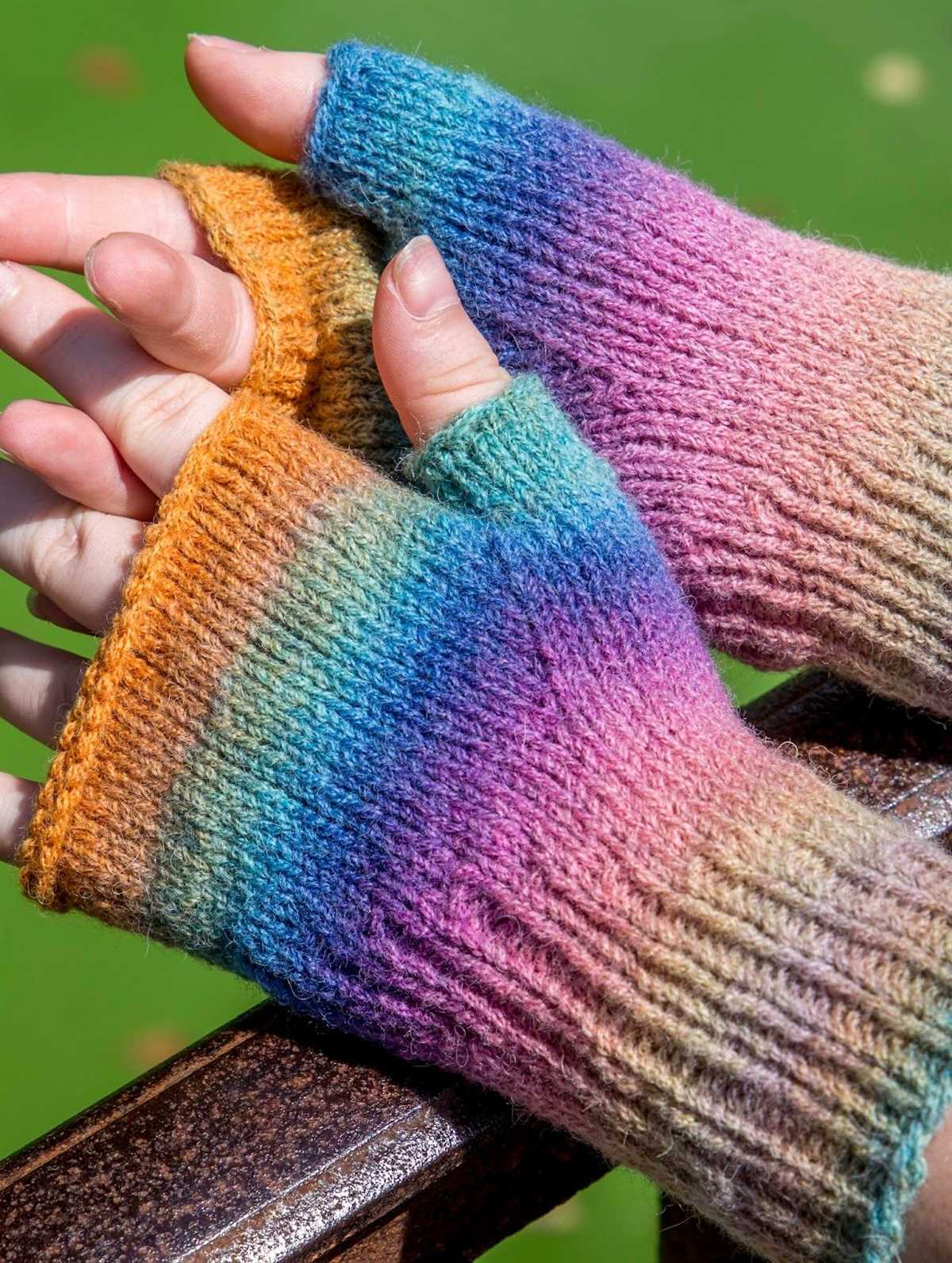 Striped fingerless gloves knitting pattern