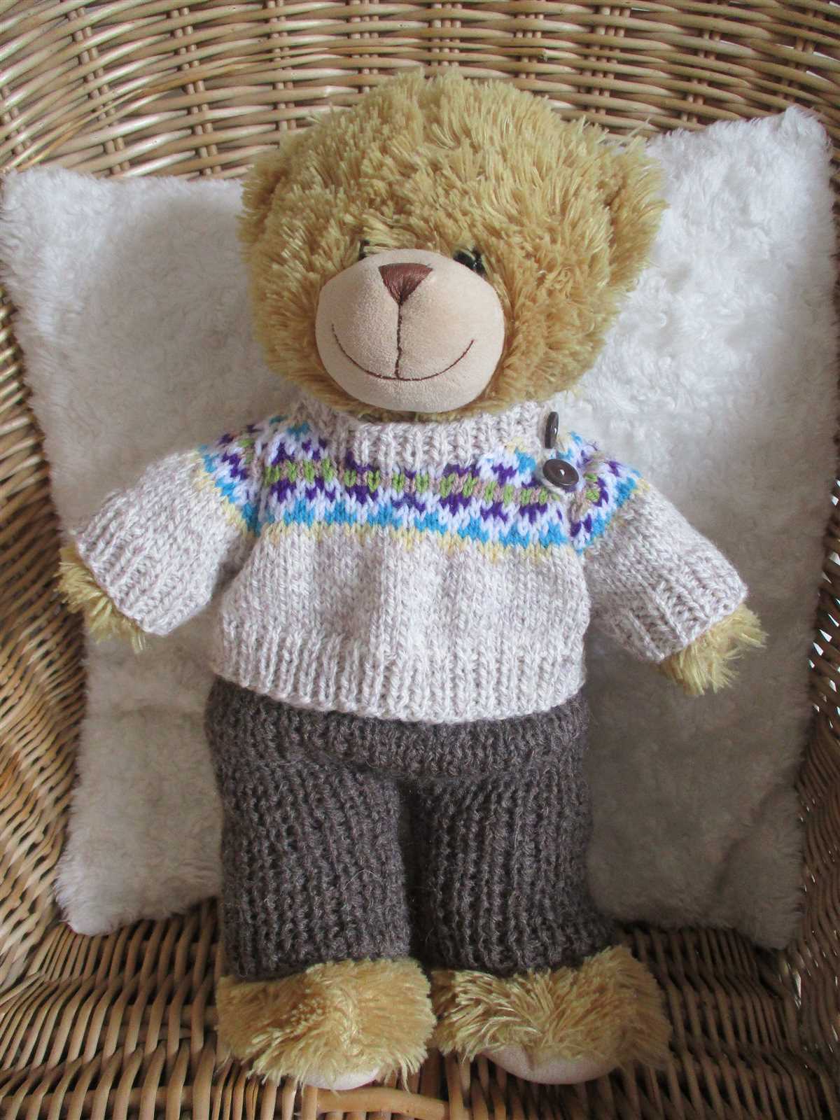 Teddy bear trousers knitting pattern