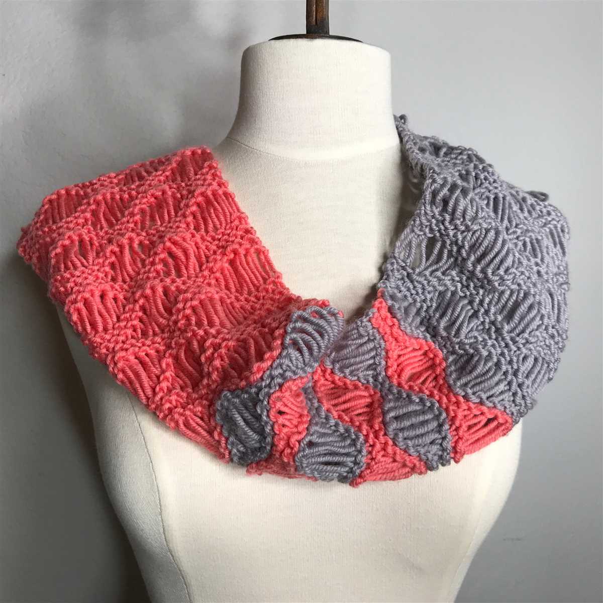 Two color knitting patterns scarf