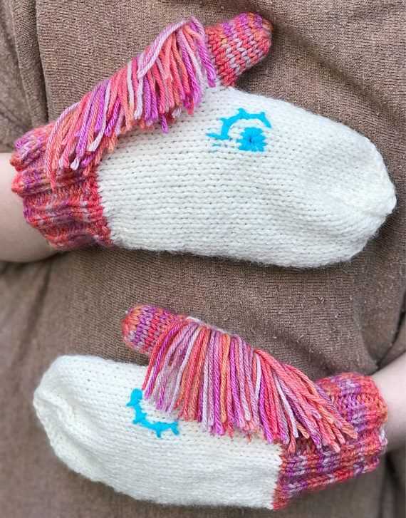 Unicorn mittens knitting pattern