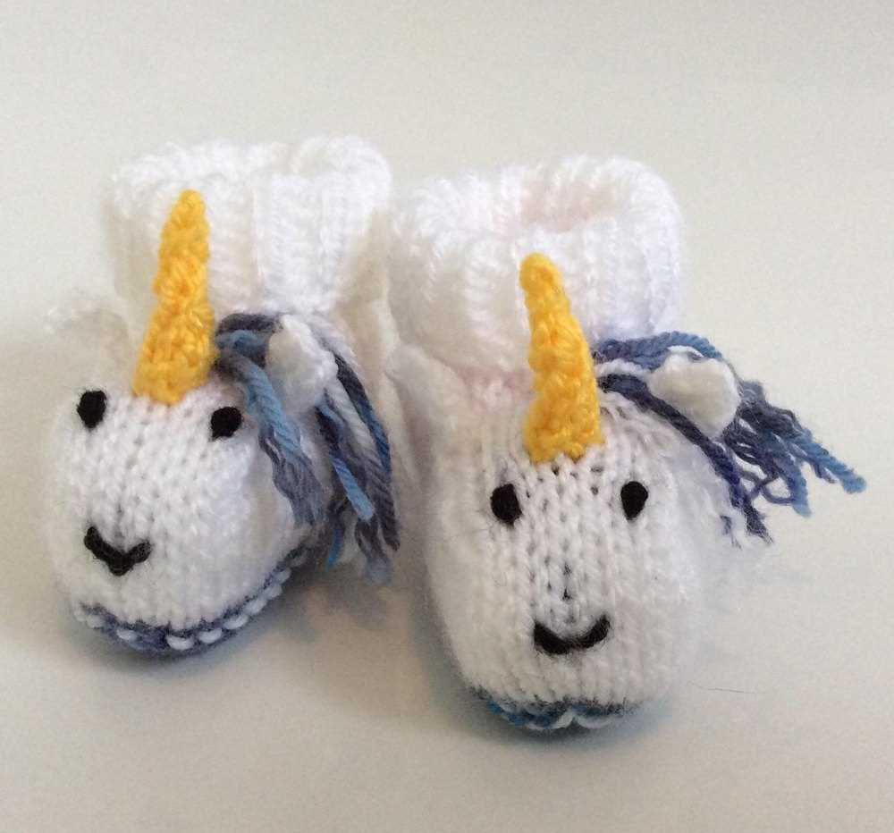 Unicorn mittens knitting pattern