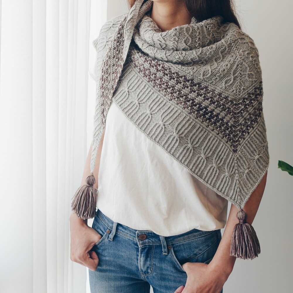 Women's knitted shawl pattern