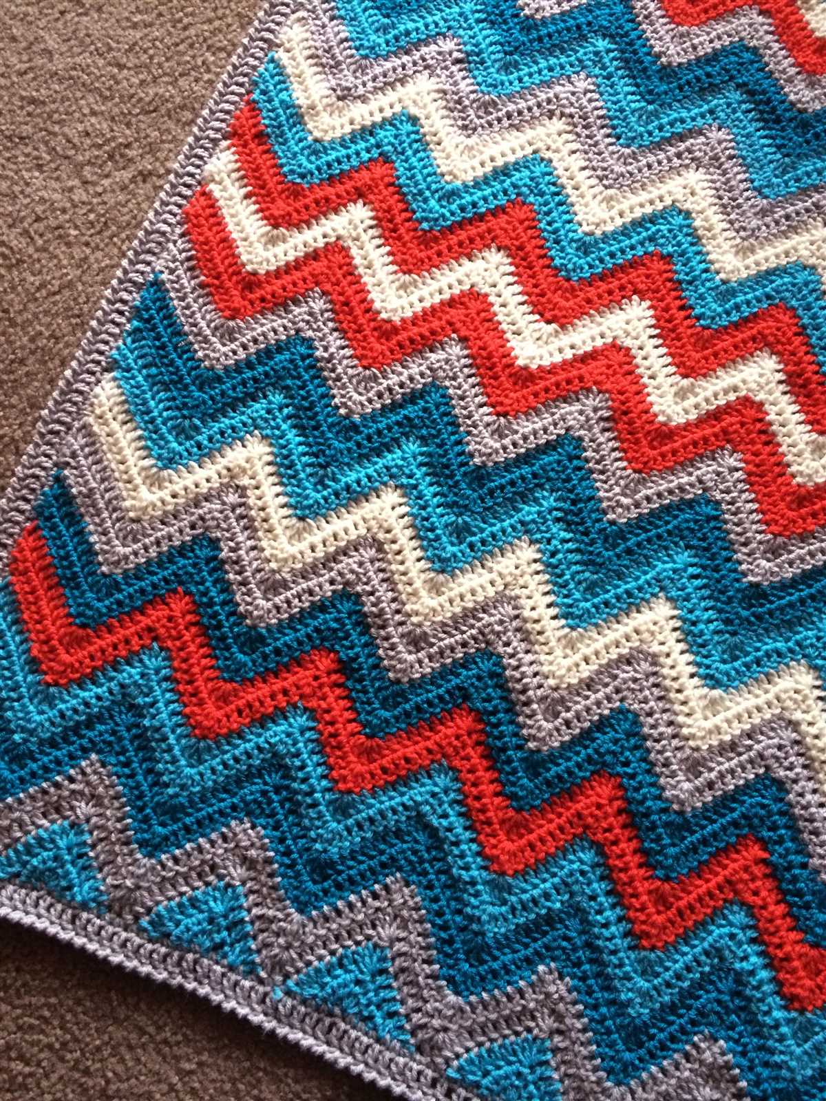 Knitting pattern for chevron blanket