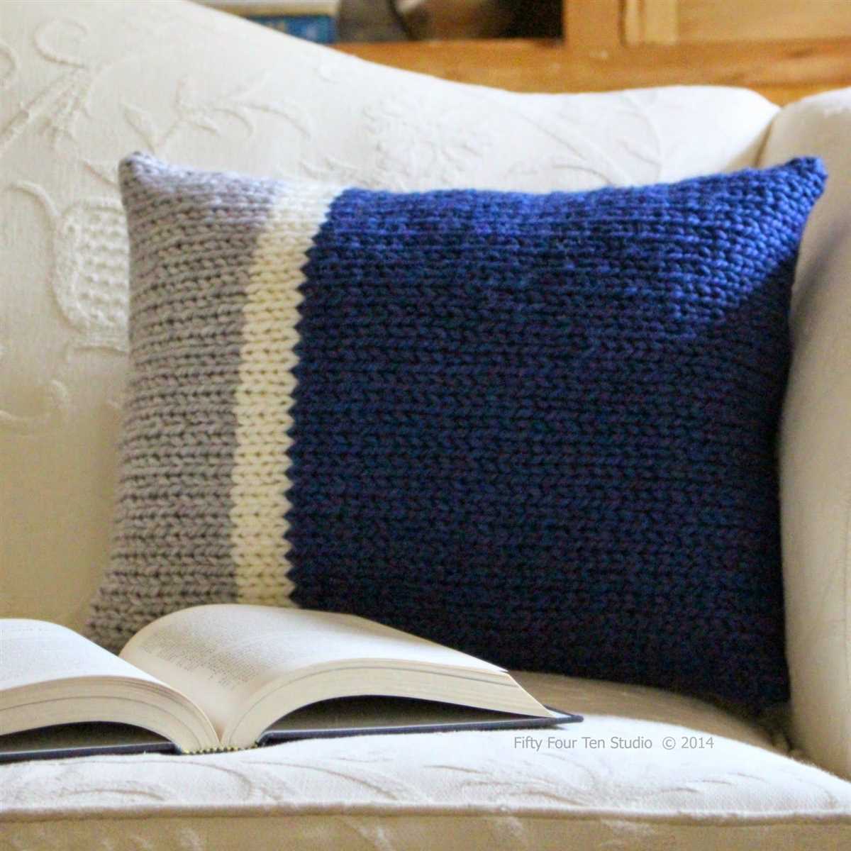 Knitted pillow pattern