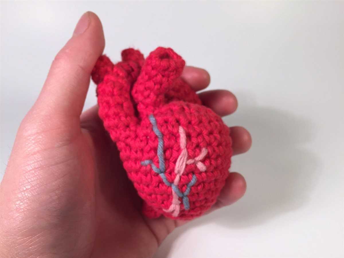 Anatomical heart knitting pattern