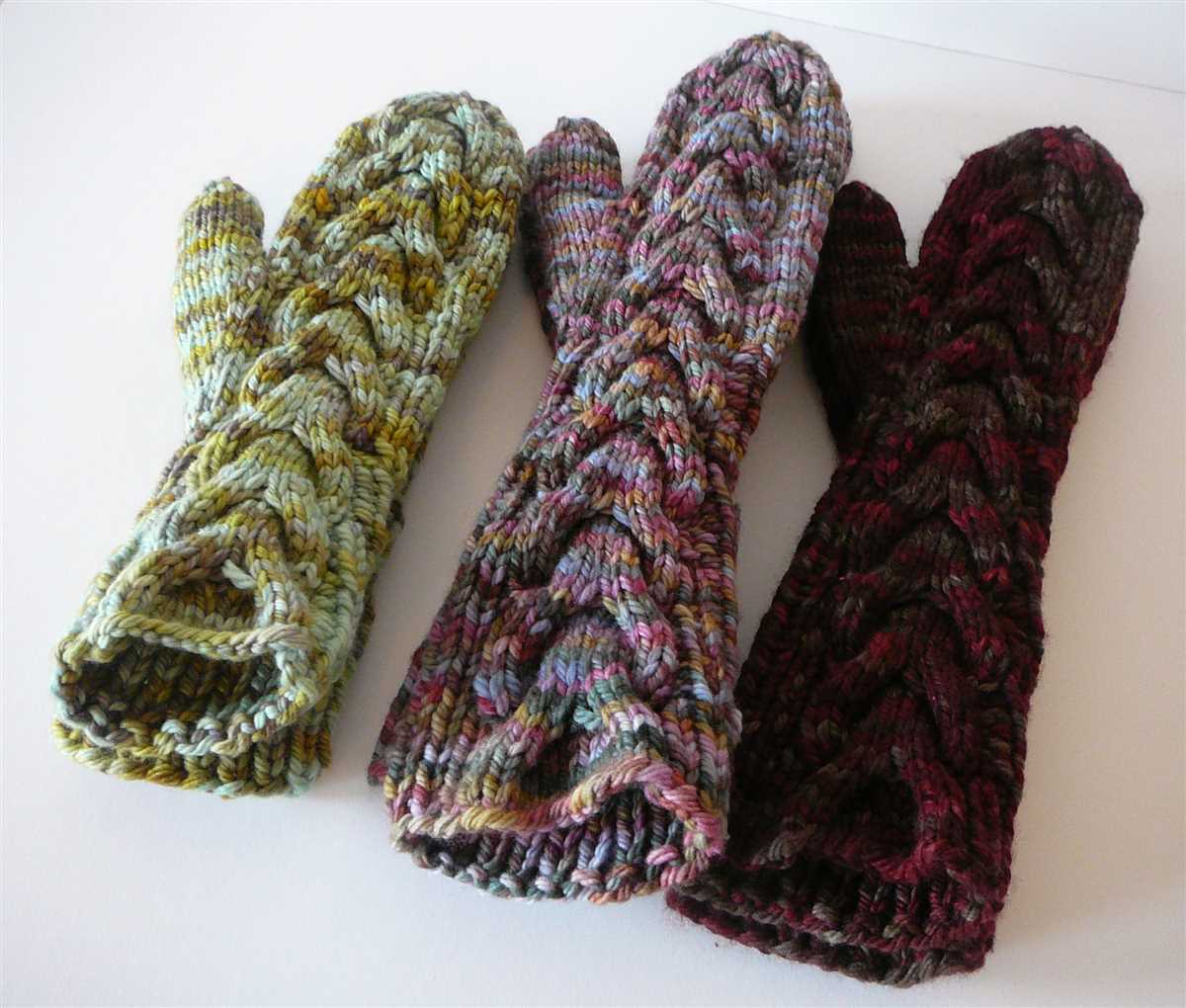 Cable knit mittens pattern
