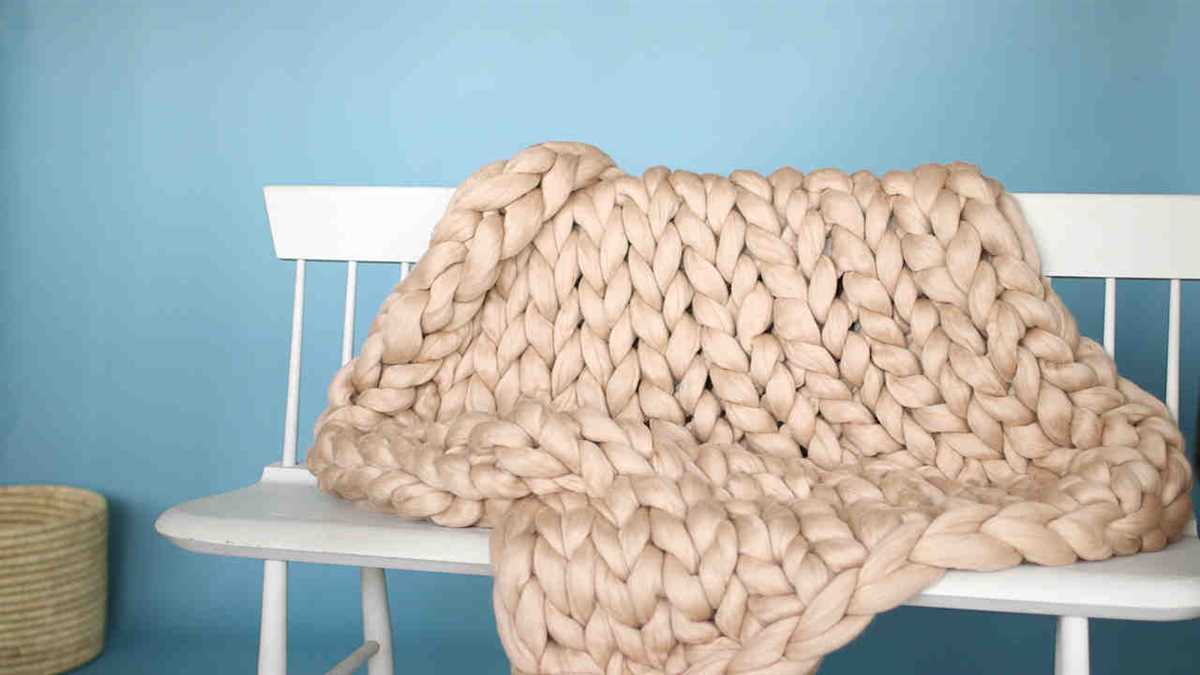 Arm knitted blanket pattern