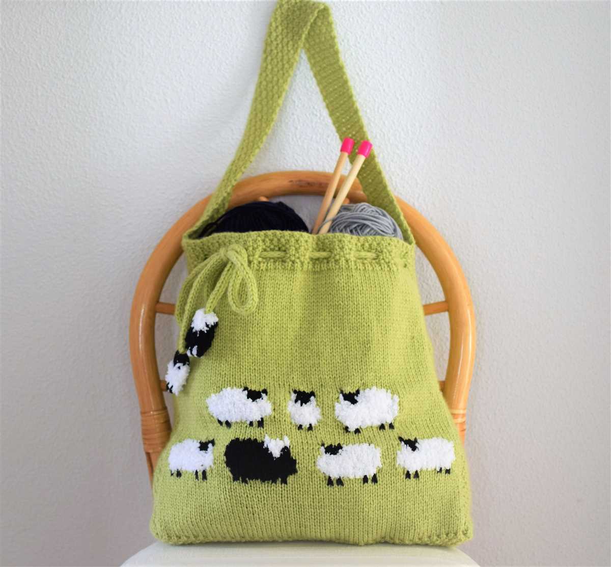 Knit your own stylish Aspen mountain bag Aspen mountain knit bag pattern