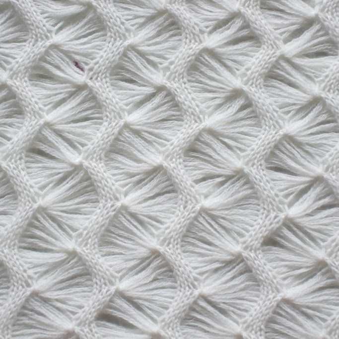 Knitting technique that creates a diamond pattern