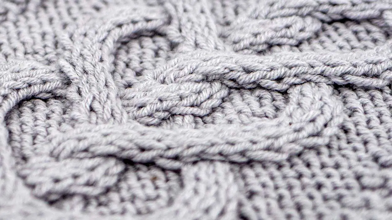 Double cable knit scarf pattern
