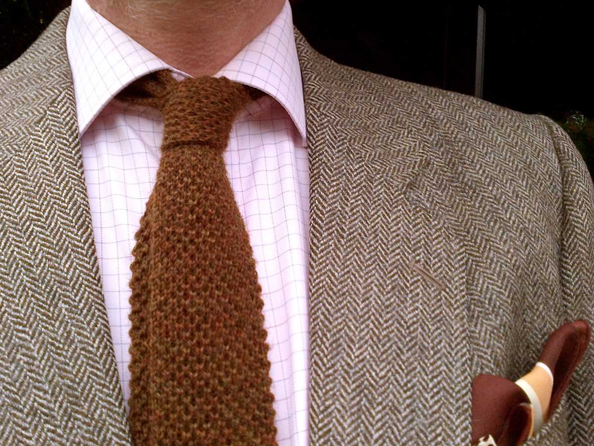 Bias knit tie pattern