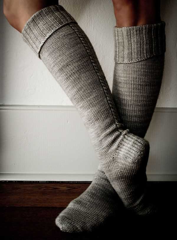 Cable socks knitting pattern free