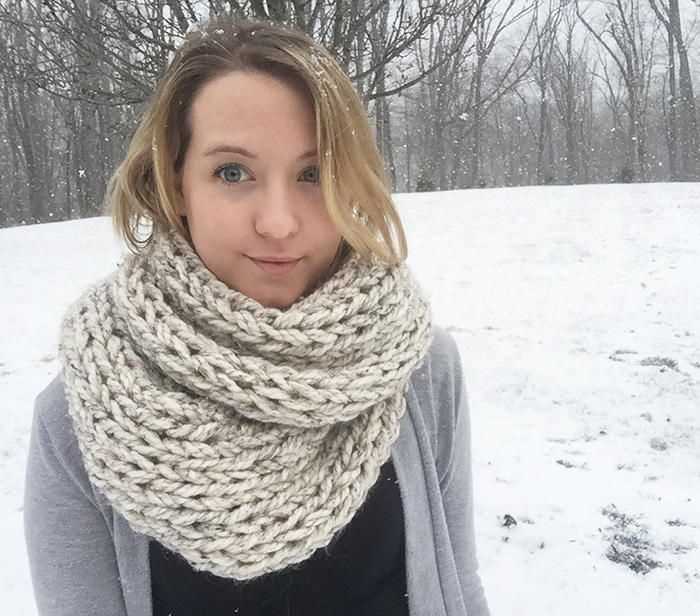 Bulky infinity scarf knitting pattern