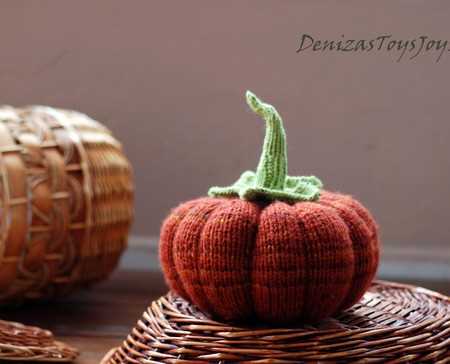 Knit pattern for pumpkins