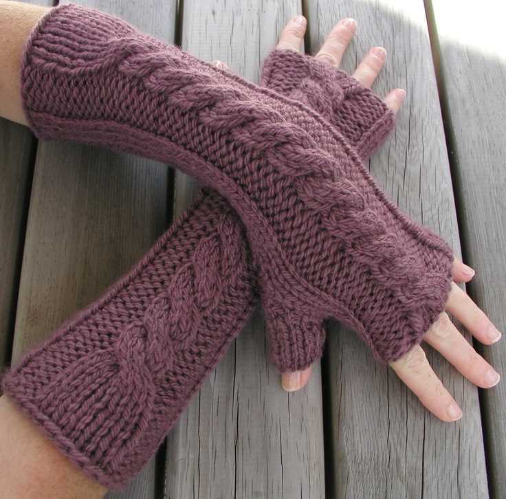 Cable fingerless gloves knitting pattern