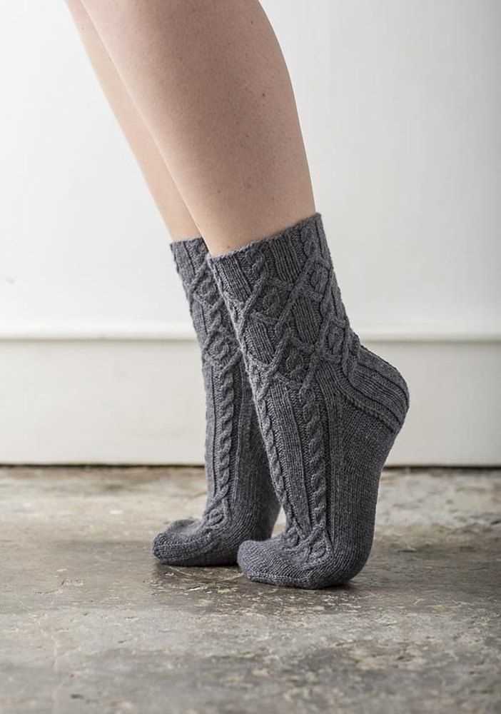 Cable socks knitting pattern free