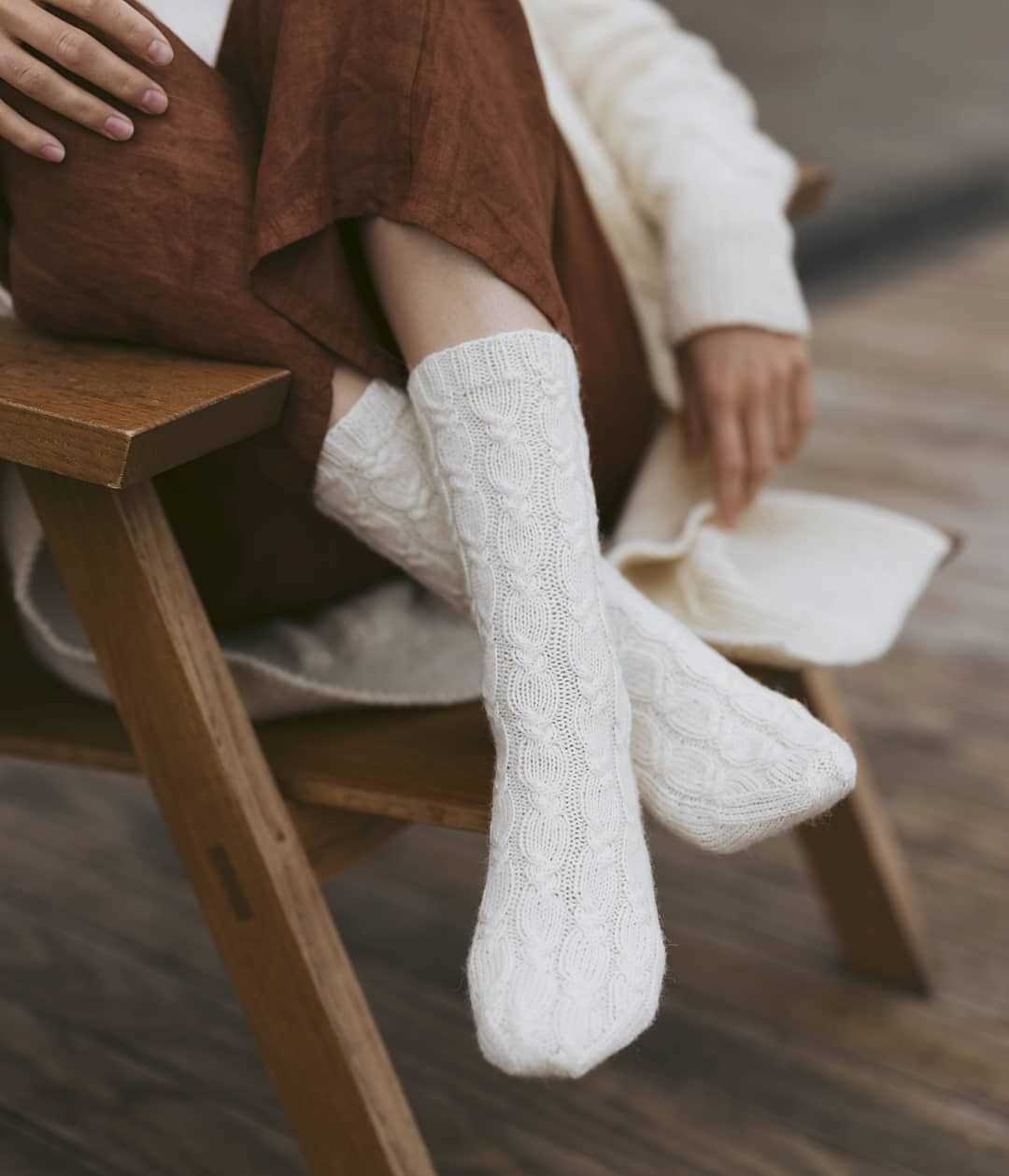 Cable socks knitting pattern free