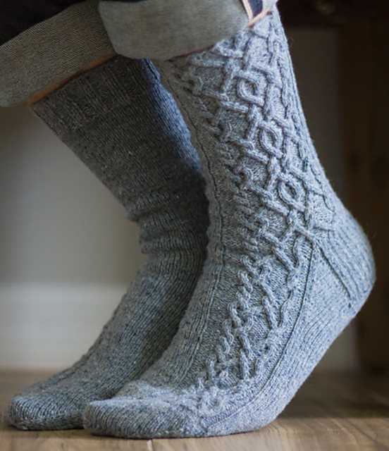 Cable socks knitting pattern free