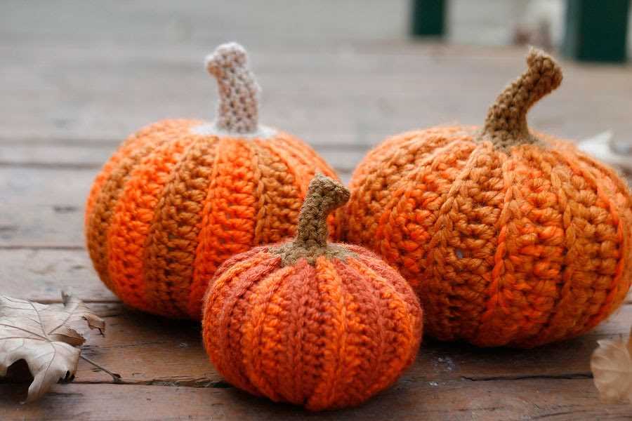 Cabled pumpkin knitting pattern