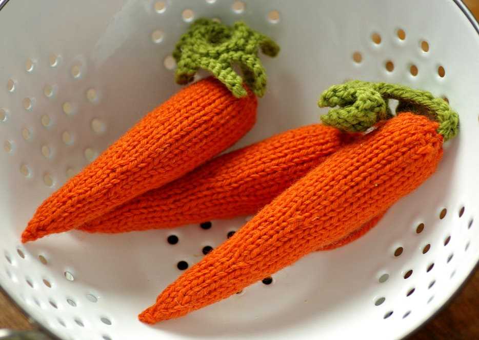 Carrot knitting pattern