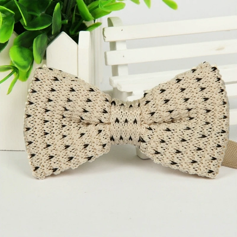 Knitted bow tie pattern