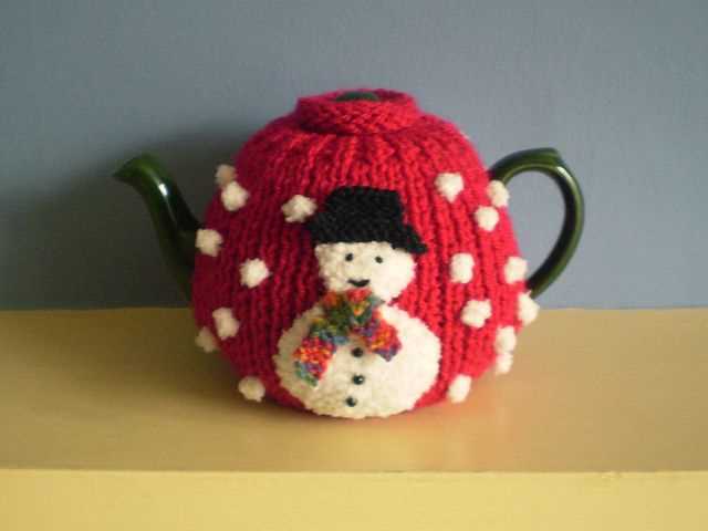 Knitted christmas tea cosy pattern