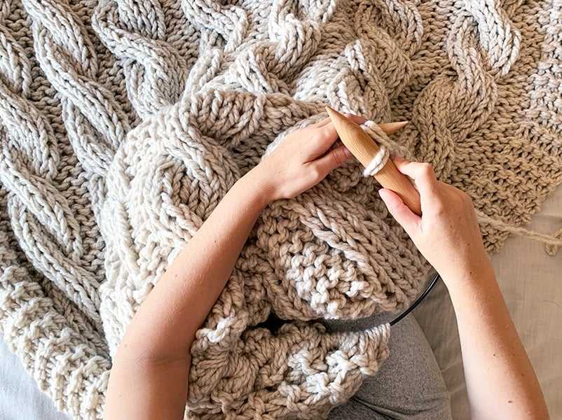 Super chunky cable knit blanket pattern