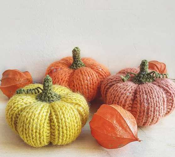 Free knitting pattern for small pumpkin