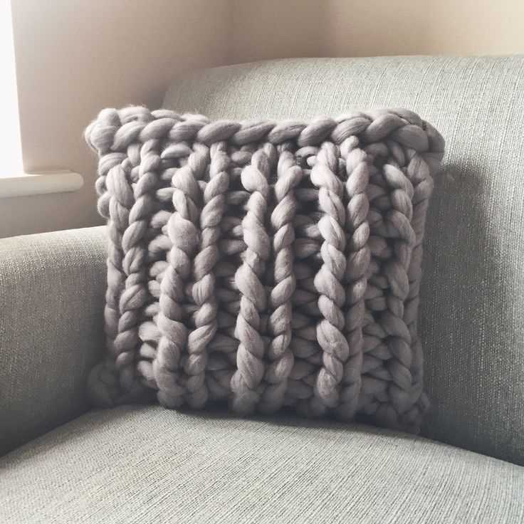 Chunky knit throw pillow pattern
