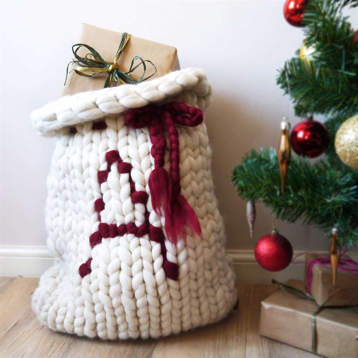 Chunky yarn knit christmas stocking pattern