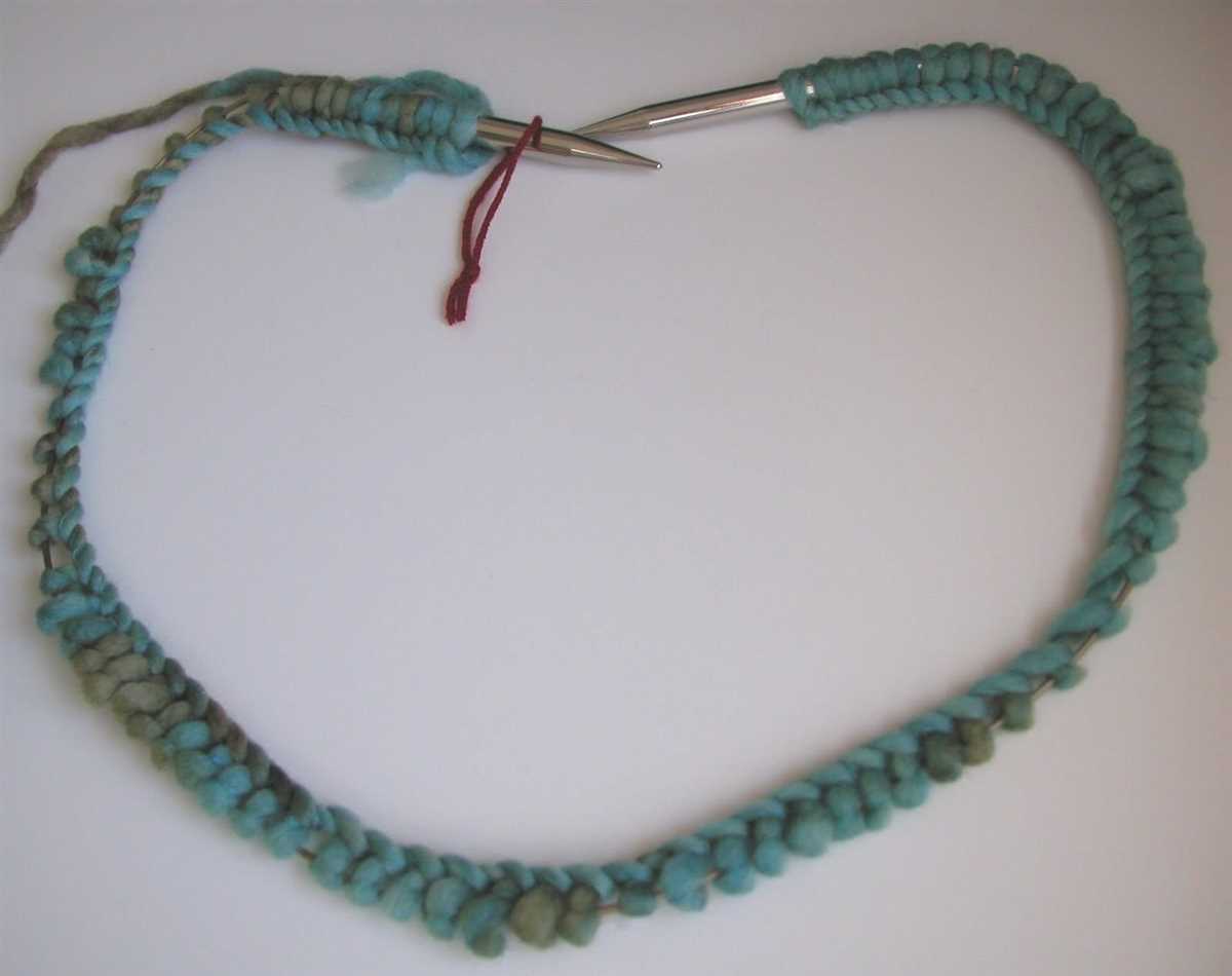 Circular knitting needles scarf pattern