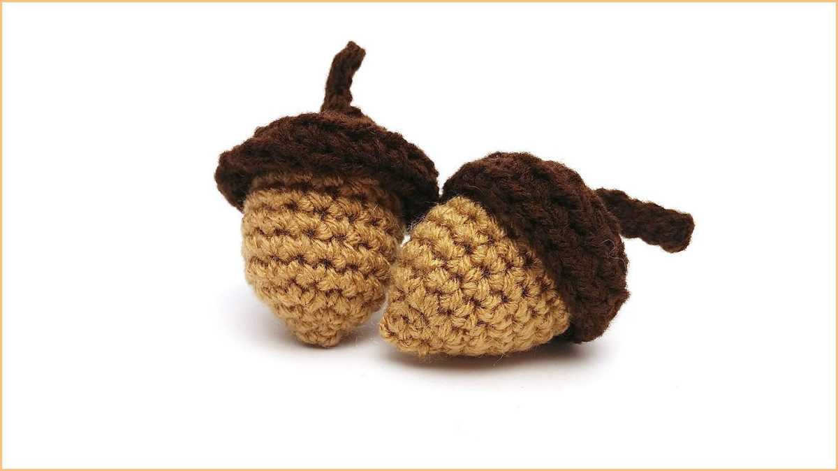 Free knitted acorn pattern
