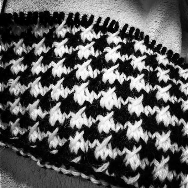 Mock houndstooth knitting pattern