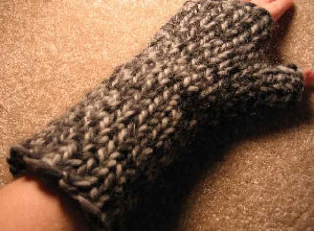 Chunky fingerless gloves knitting pattern
