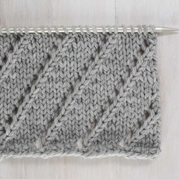Diagonal knit stitch pattern