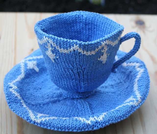 Knitted cup and saucer pattern