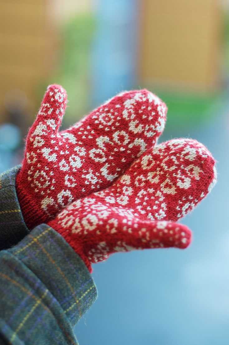 Holding hands mittens knitting pattern