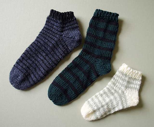 Doll socks knitting pattern