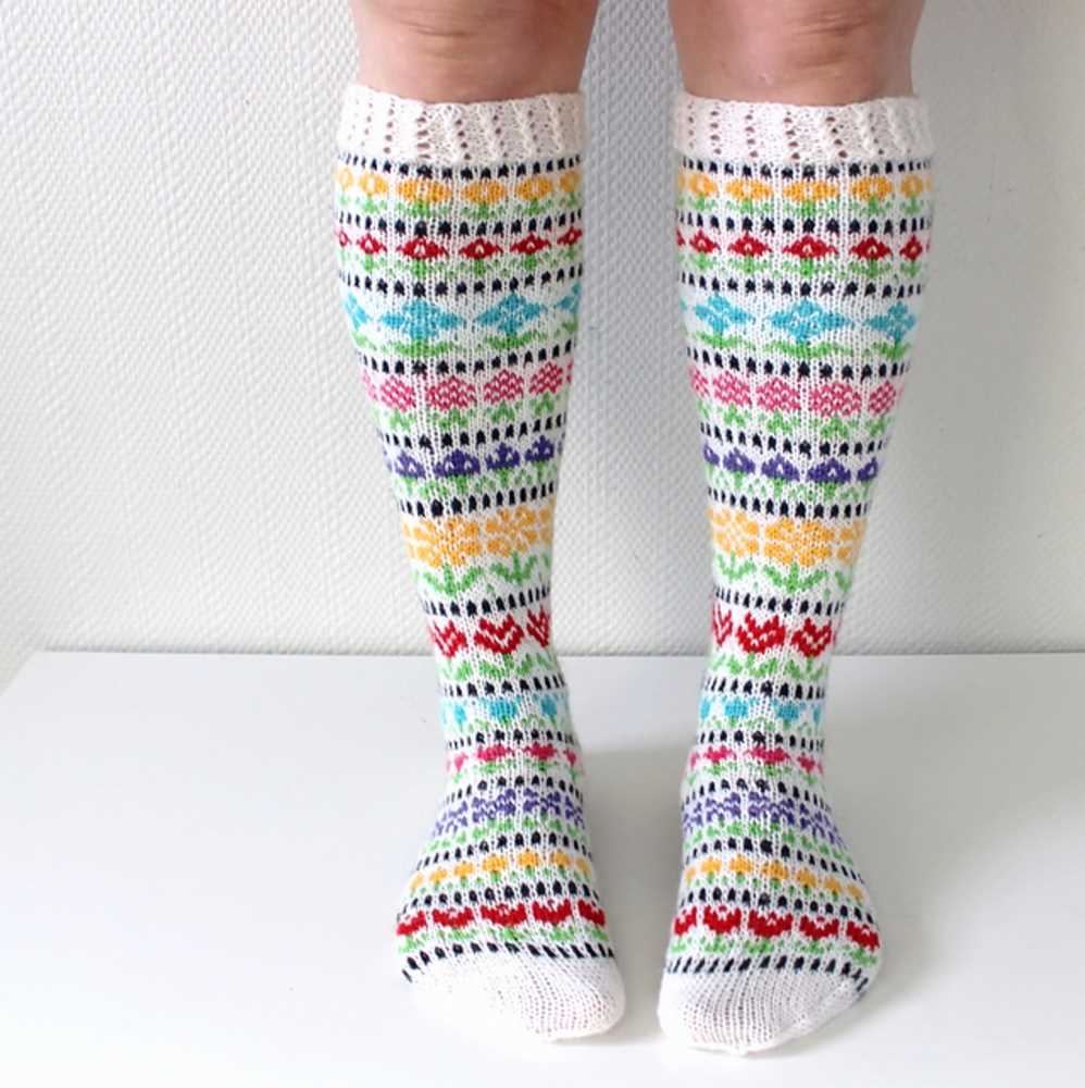 Doll socks knitting pattern